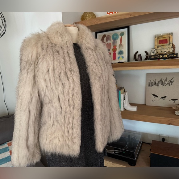 Saga Furs Blue Fox Vintage Real FurJacket/Coat in perfect condition. Size 6. - Picture 2 of 12